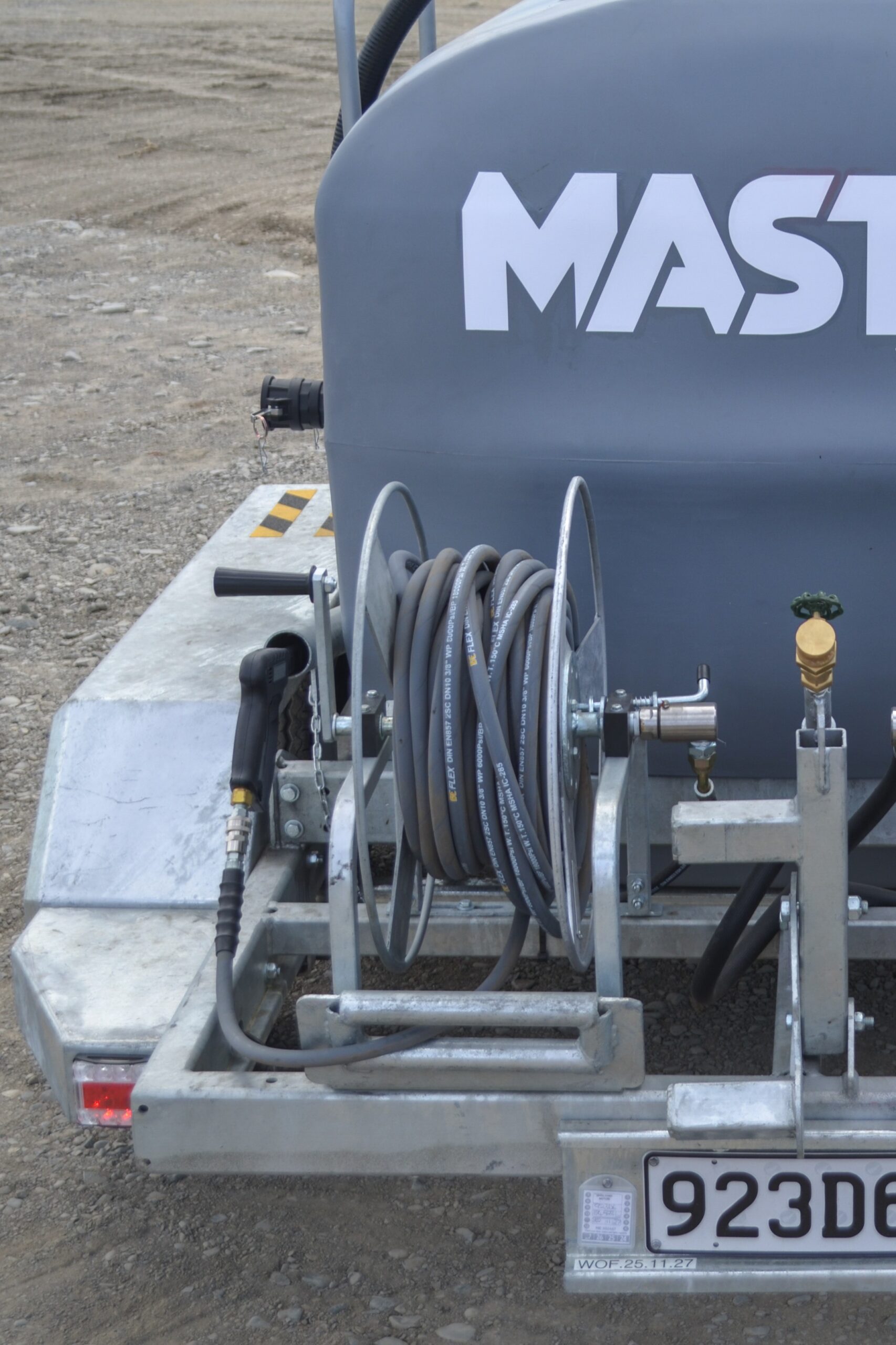 Back view of aqumaster-2000 hose